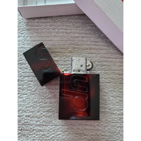 Supreme Tsubota Pearl Hard Edge Lighter FW21 Red Japan New - Picture 1 of 4